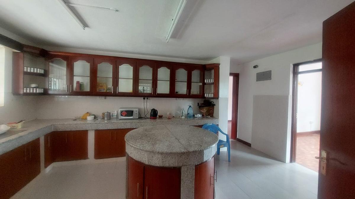 5 Bed House with En Suite at Runda - 9