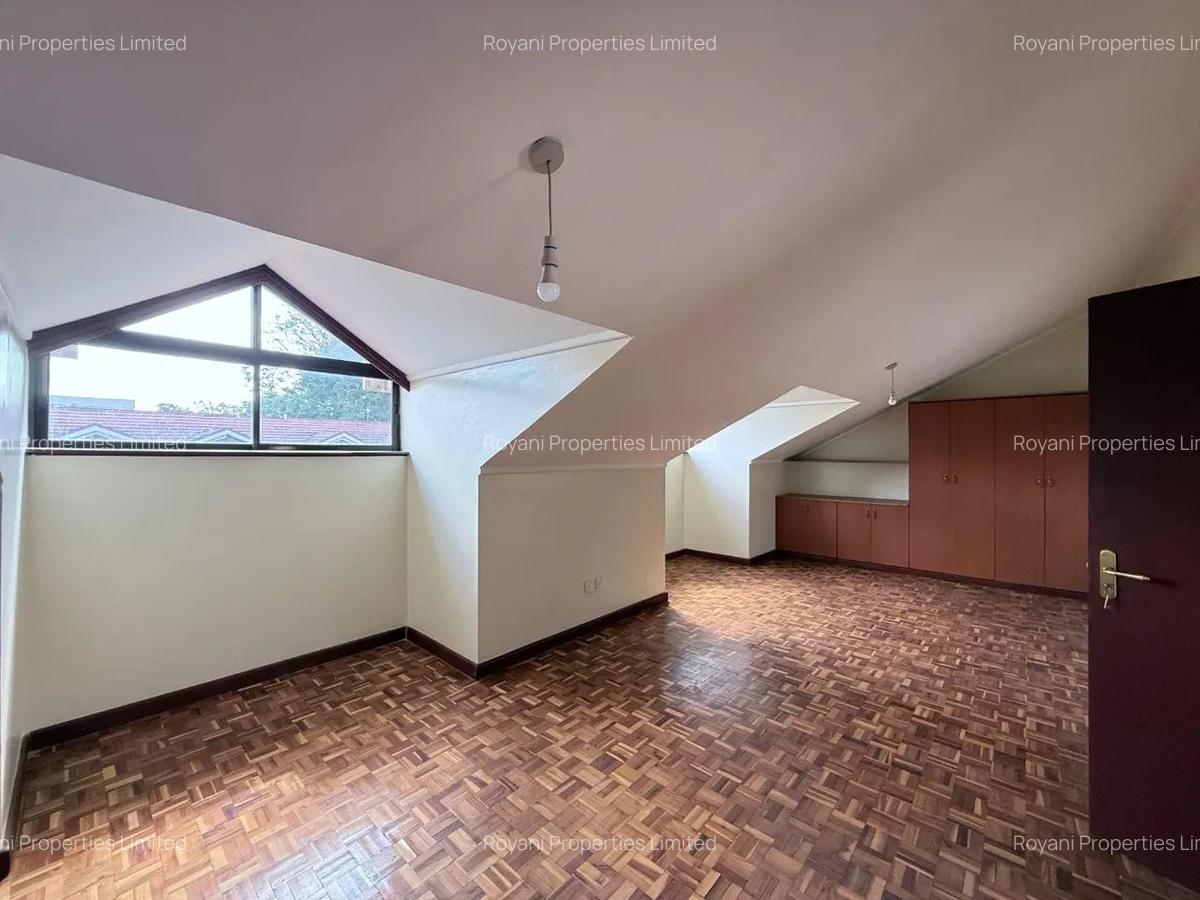 5 Bed Townhouse with En Suite in Lavington - 10