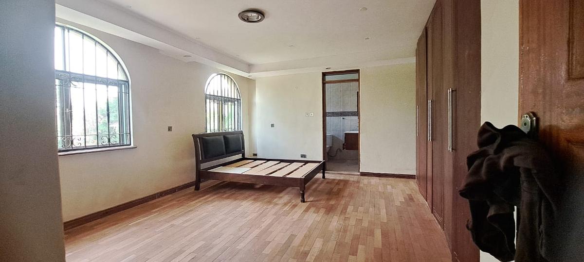 6 Bed House with En Suite at Ridgeways - 8