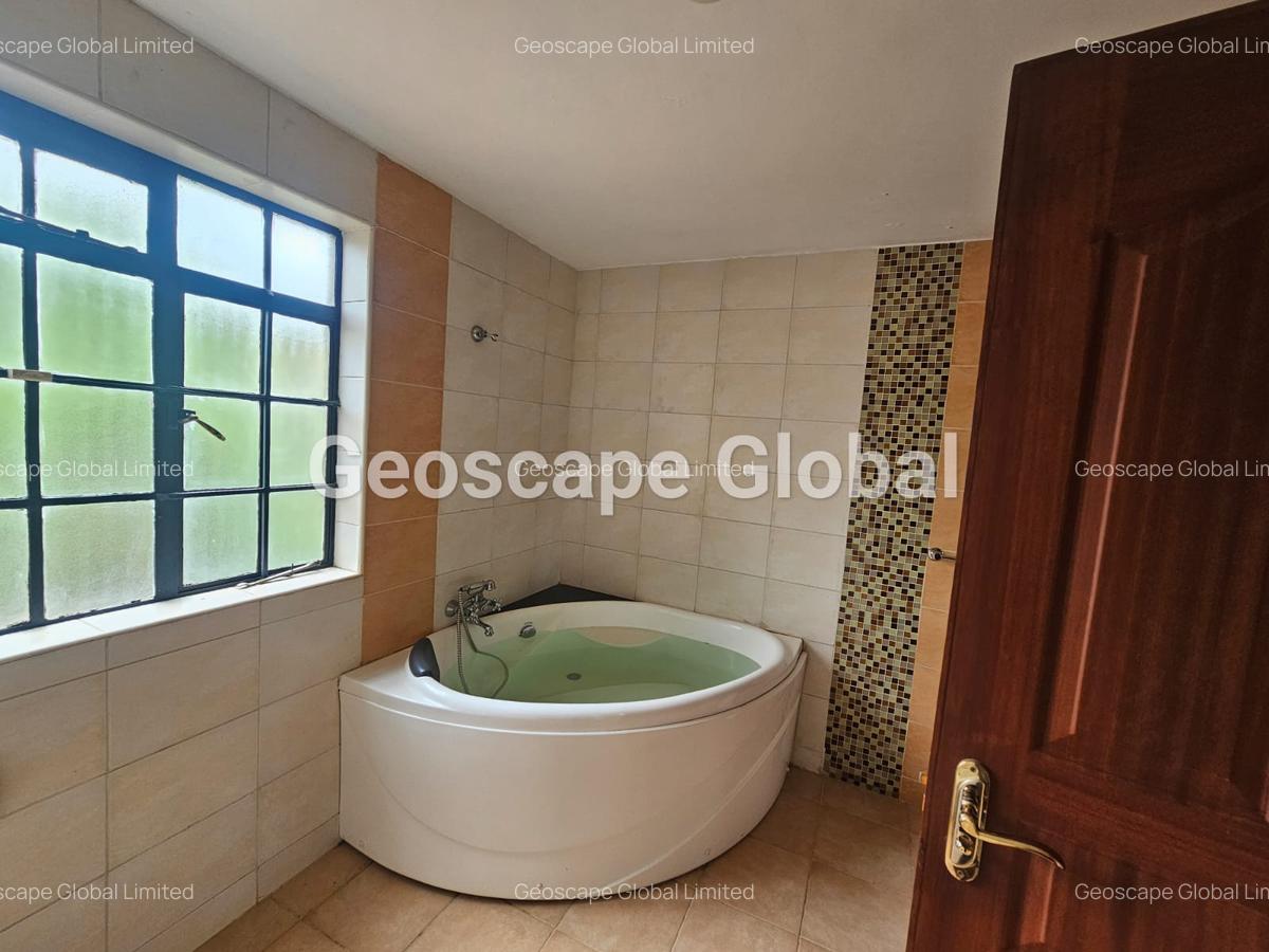 5 Bed House with En Suite in Lavington - 8