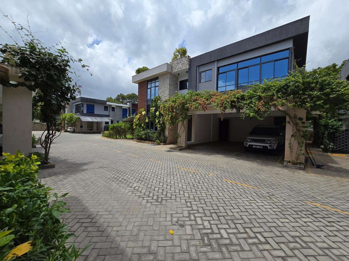 5 Bed Villa with En Suite in Nyali Area - 1