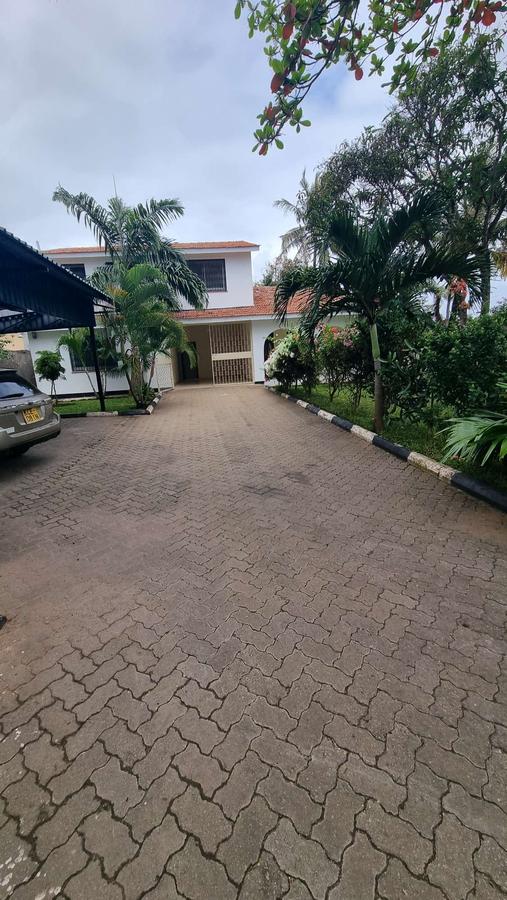 4 Bed House with En Suite at Nyali - 10