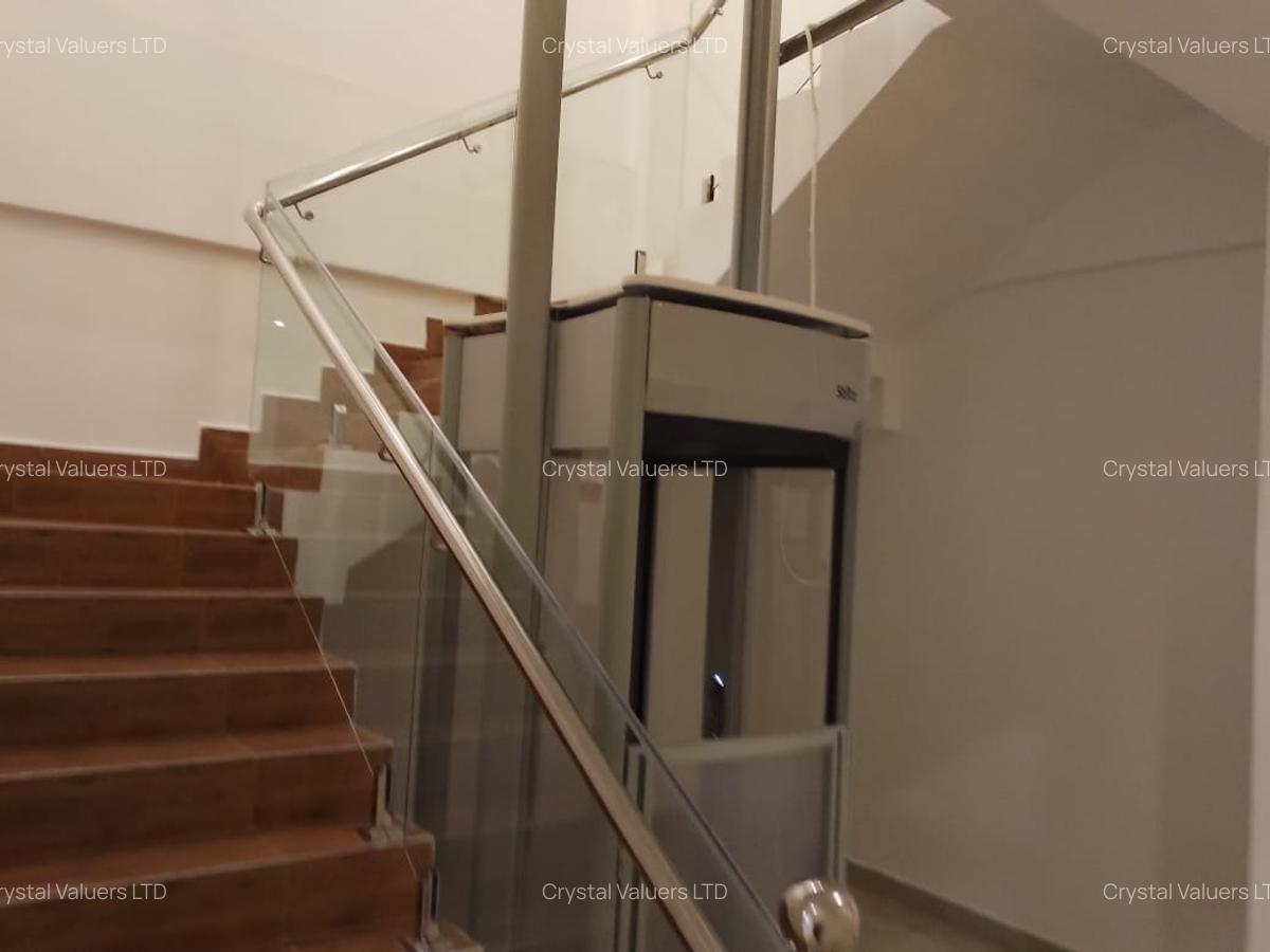 8 Bed Villa with En Suite in Spring Valley - 12