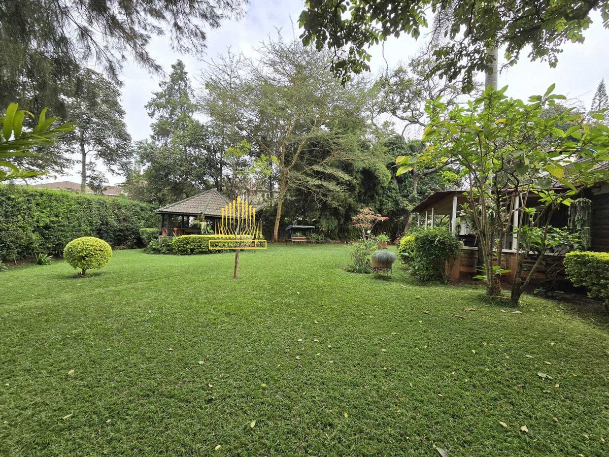 4 Bed House with En Suite in Lavington - 4