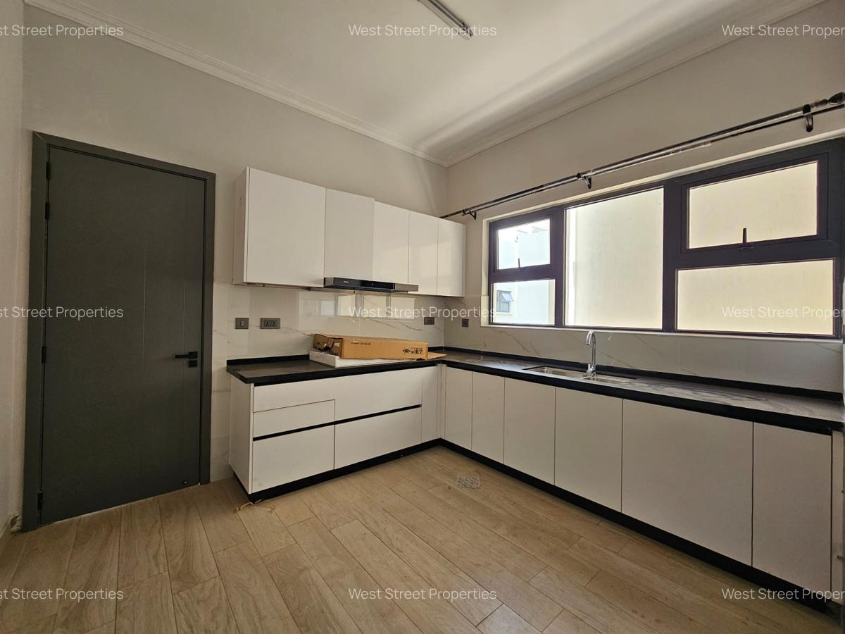 5 Bed Villa with En Suite at Lavington - 5