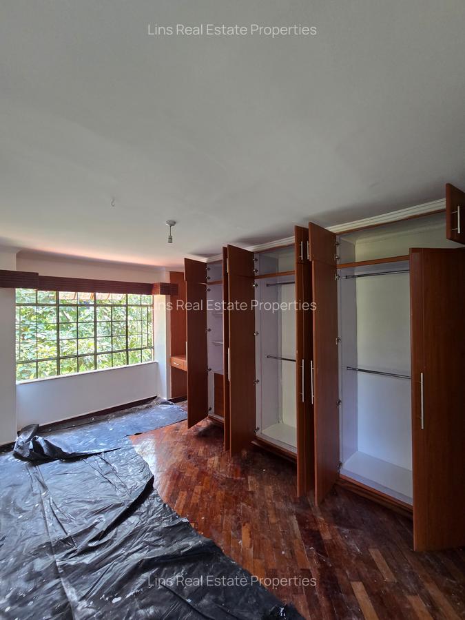 4 Bed Townhouse with En Suite in Lavington - 14