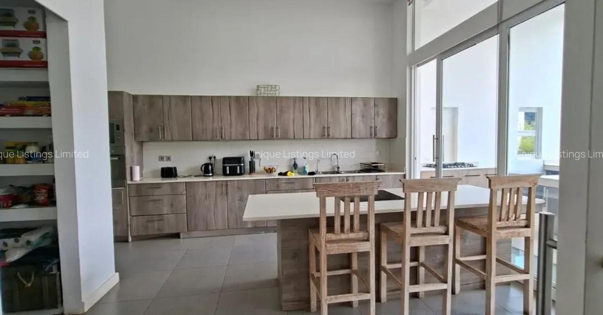 4 Bed Villa with En Suite in Spring Valley - 8