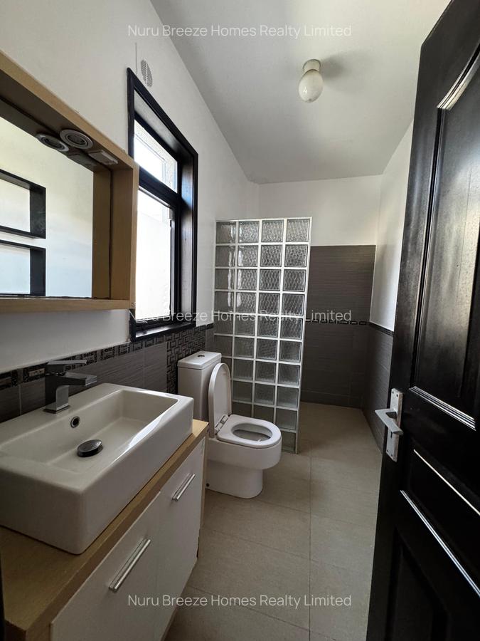 5 Bed Townhouse with En Suite in Lavington - 19