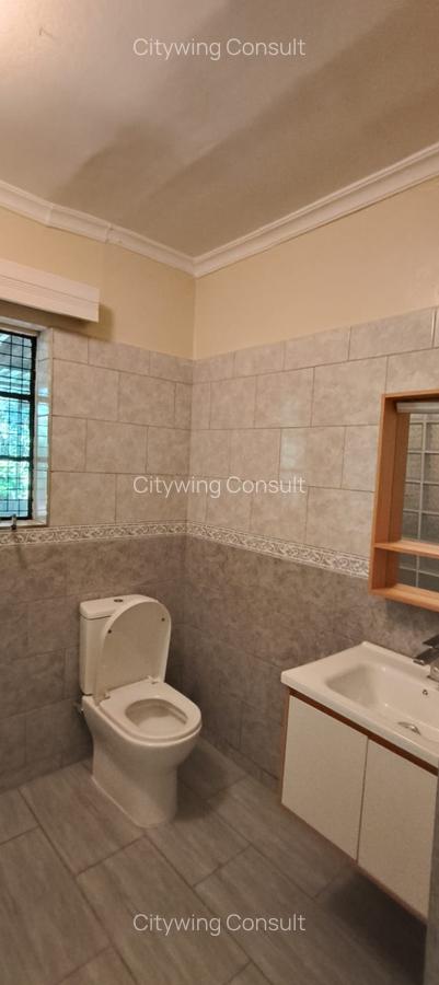 4 Bed House with En Suite in Rosslyn - 11