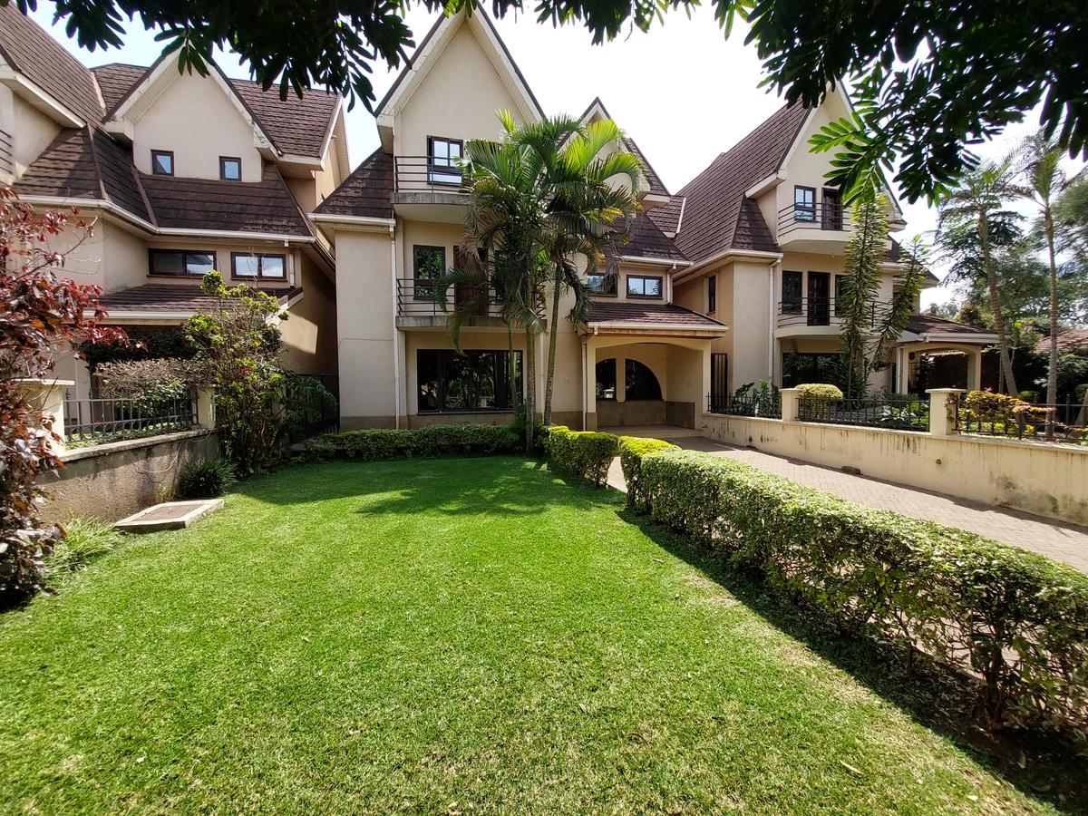 5 Bed Townhouse with En Suite at Lavington - 7