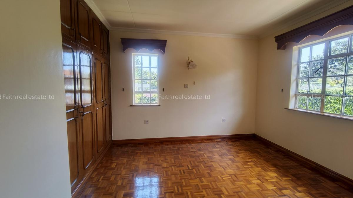 5 Bed House with En Suite in Runda - 14