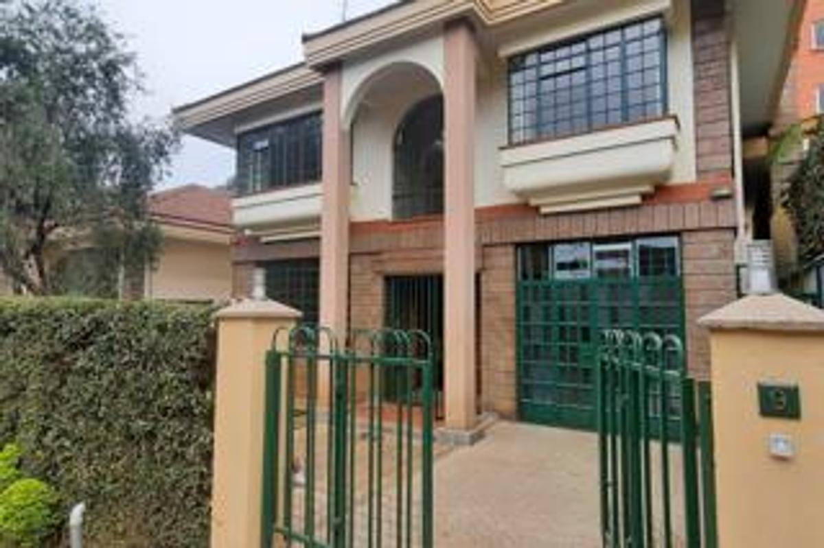 4 Bed Townhouse with En Suite at Brookside Drive - 1