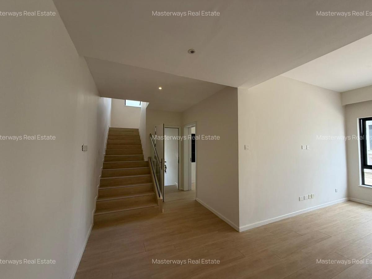 6 Bed Villa with En Suite in Kyuna - 13