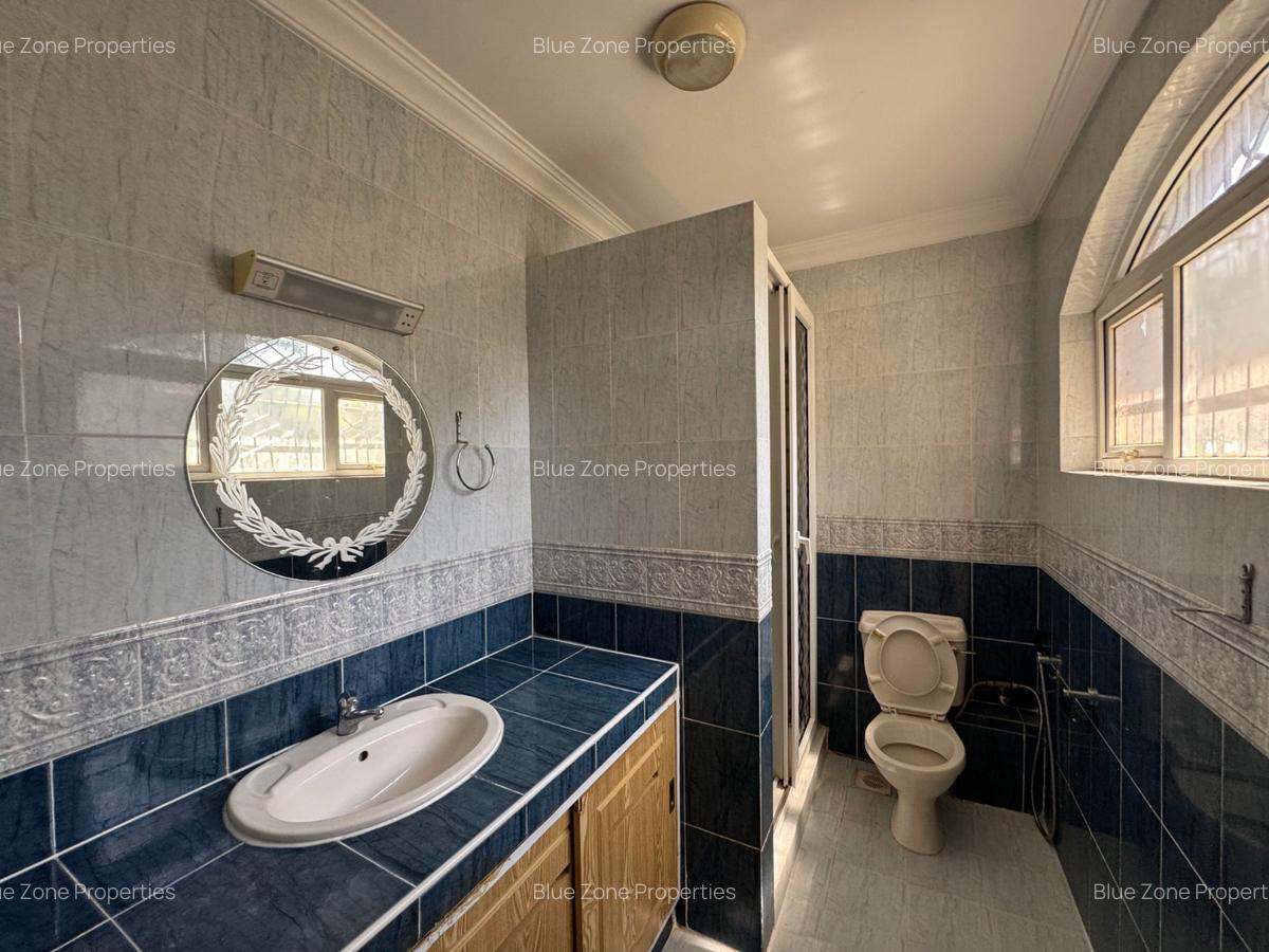 5 Bed House with En Suite at Off Glory Rd - 12