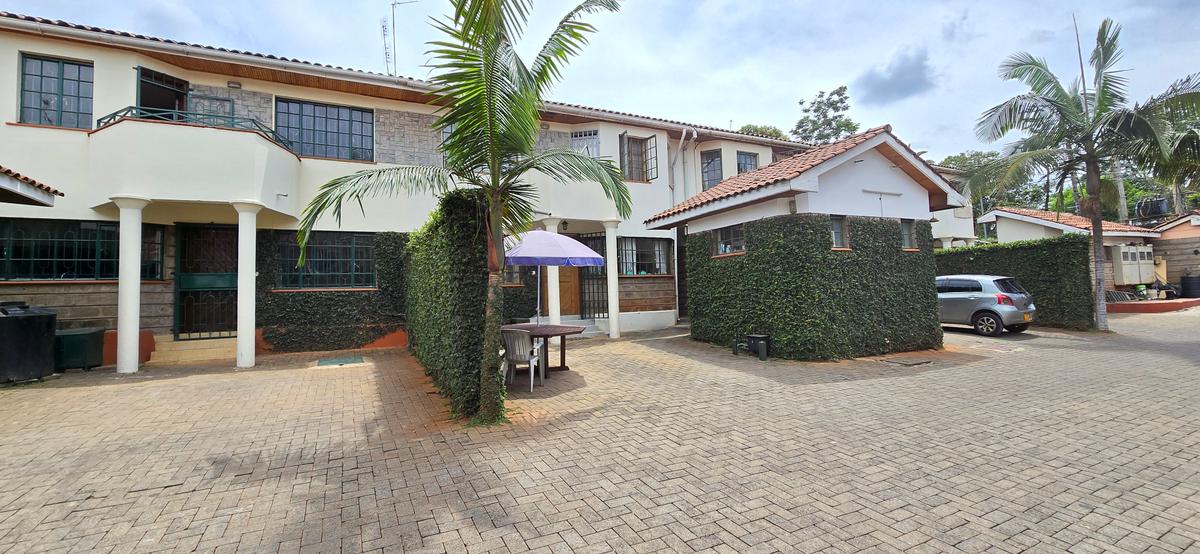 5 Bed Townhouse with En Suite at Mandera Road - 3