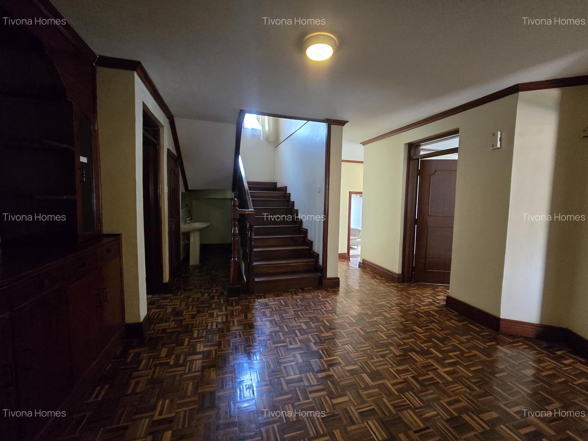 5 Bed House with En Suite in Runda - 11