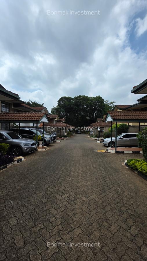 4 Bed Townhouse with En Suite at Lavington Green. - 10