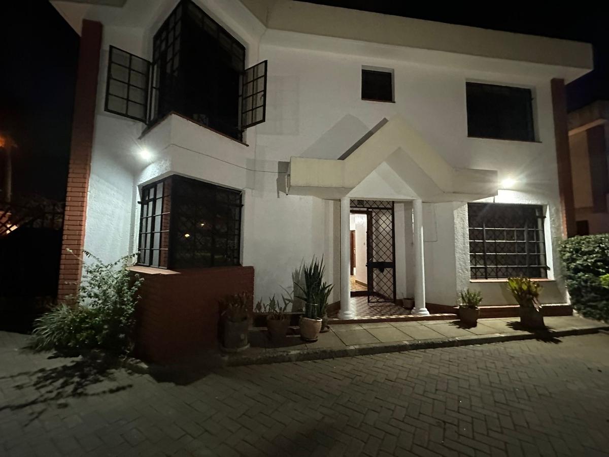 5 Bed Townhouse in Hurlingham - 1