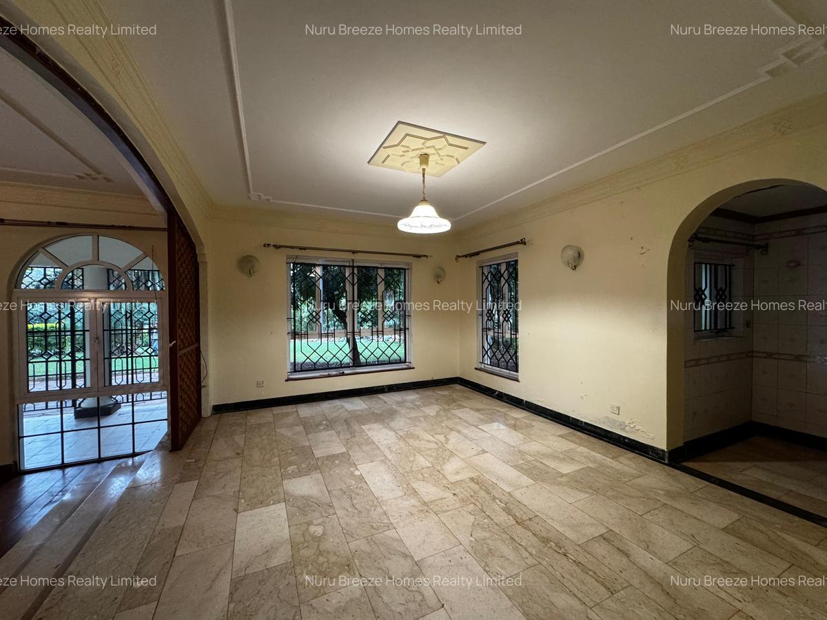 5 Bed House with En Suite in Hill View - 8