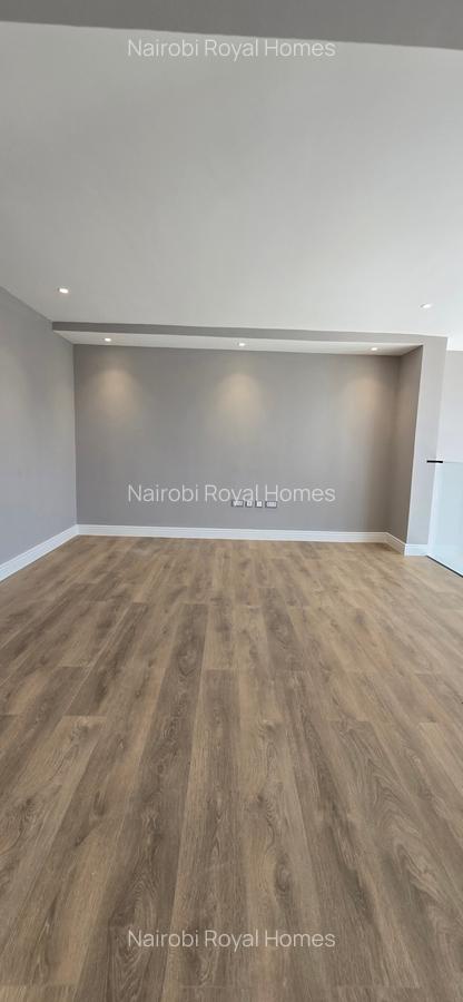 5 Bed Townhouse with En Suite at Palm Valley - 12