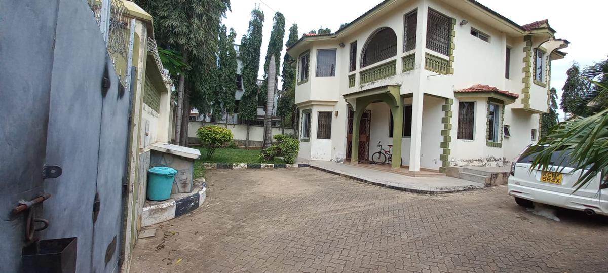 4 Bed Townhouse with En Suite at Milimani Estate - 2