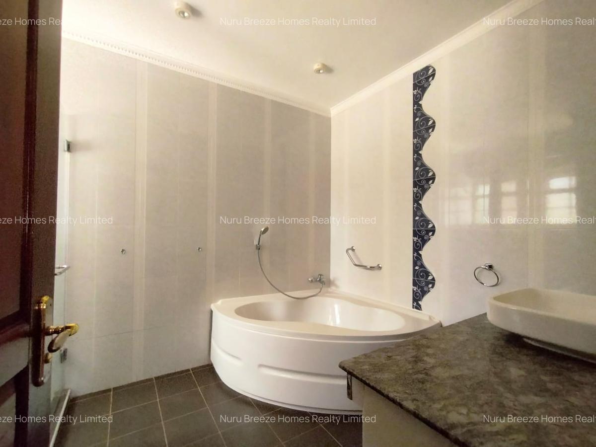 4 Bed Townhouse with En Suite in Kyuna - 7