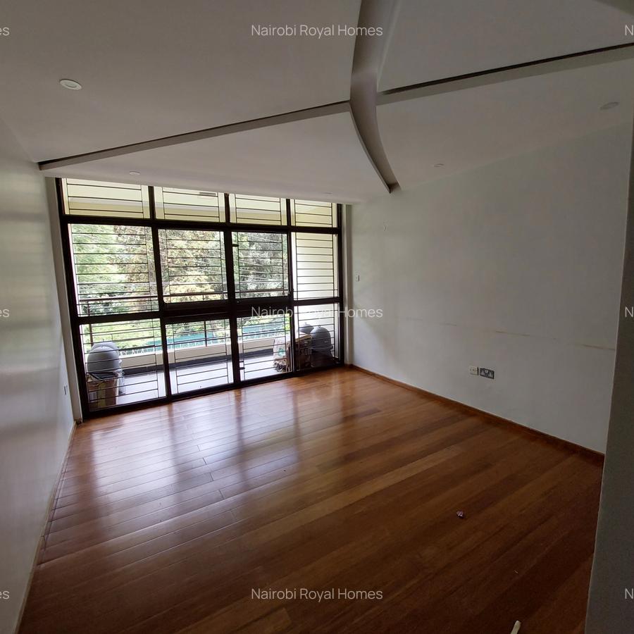 5 Bed Townhouse with En Suite at Off Convent Drive - 10