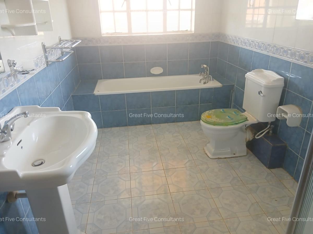 5 Bed Villa with En Suite in Runda - 16