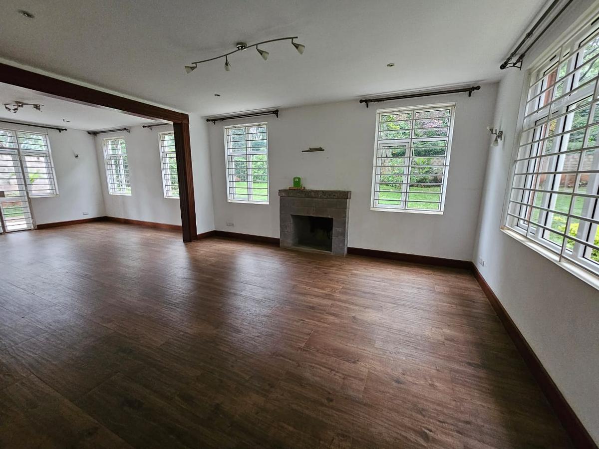 4 Bed House with En Suite in Rosslyn - 8