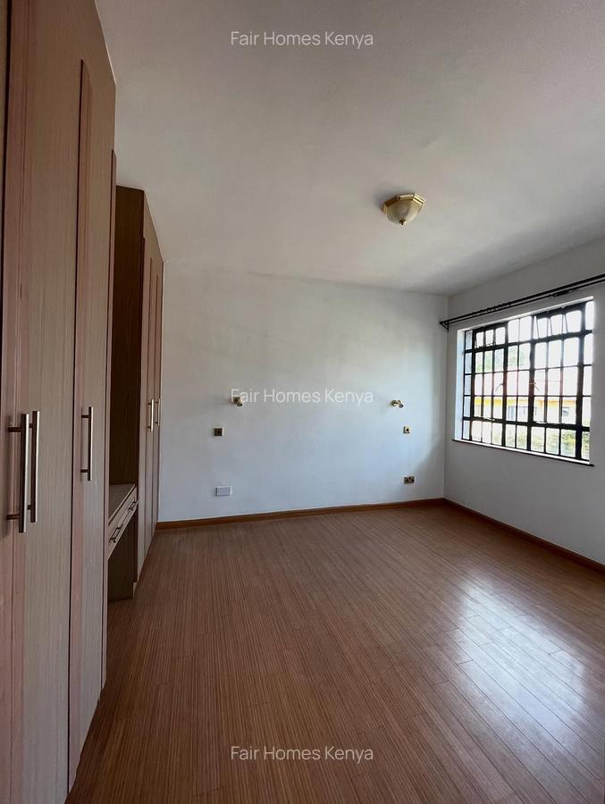 5 Bed Townhouse with En Suite at Lavington Green - 17