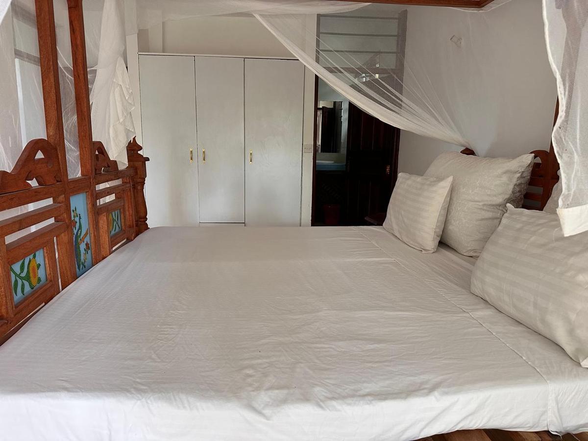 6 Bed House with En Suite in Malindi - 10