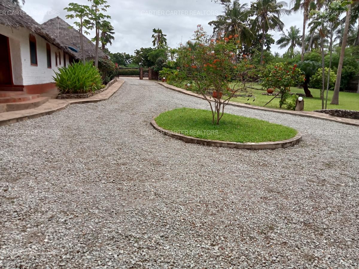 Land in Likoni - 3