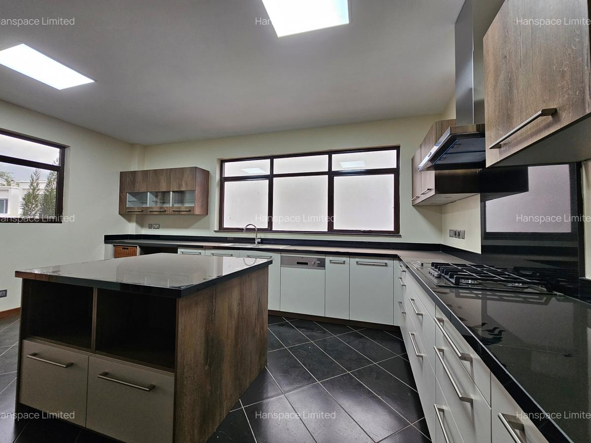 5 Bed Villa with En Suite at Naushad Merali - 4