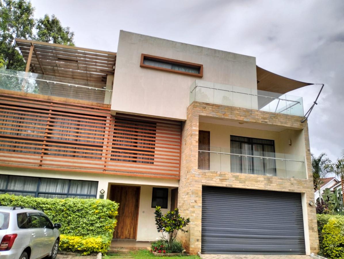 4 Bed Townhouse with En Suite at Lavington - 3