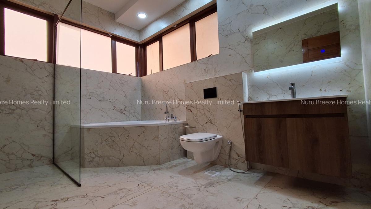 4 Bed House with En Suite in Rosslyn - 14