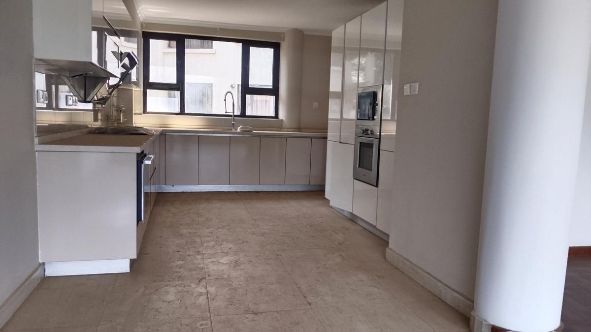 3 Bed Apartment with En Suite in Riverside - 13