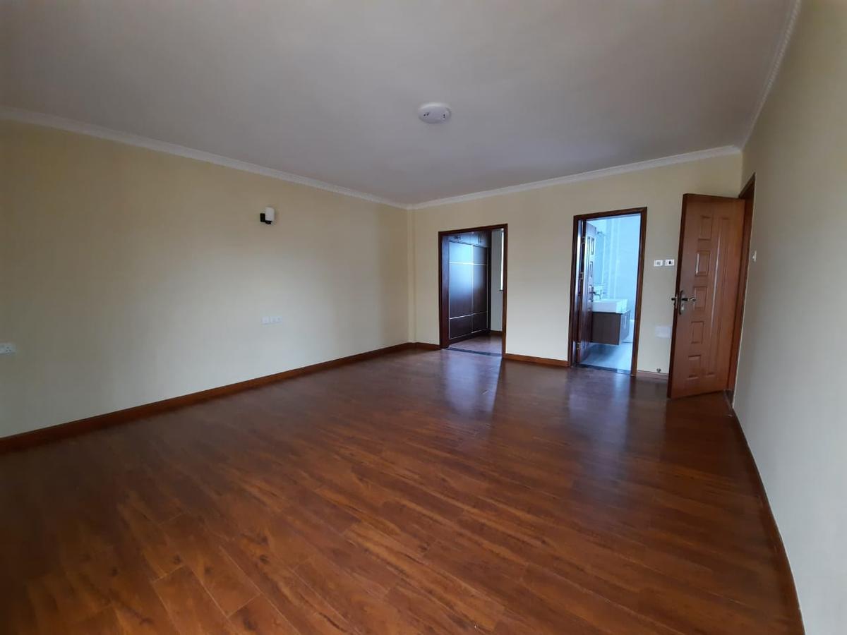 5 Bed Villa with En Suite in Lavington - 4