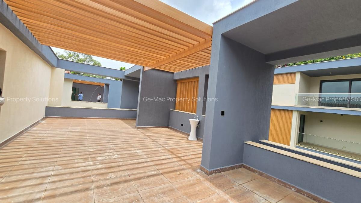 5 Bed Villa with En Suite in Lavington - 18
