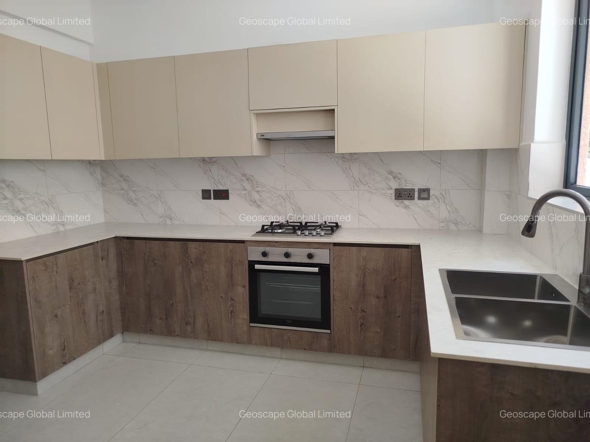 3 Bed Apartment with En Suite in Brookside - 10