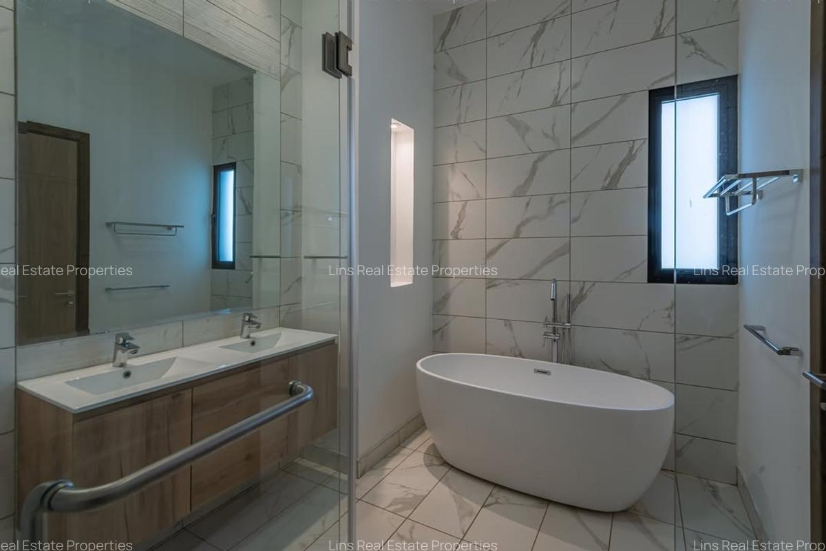 Serviced 1 Bed Apartment with En Suite in Rosslyn - 12