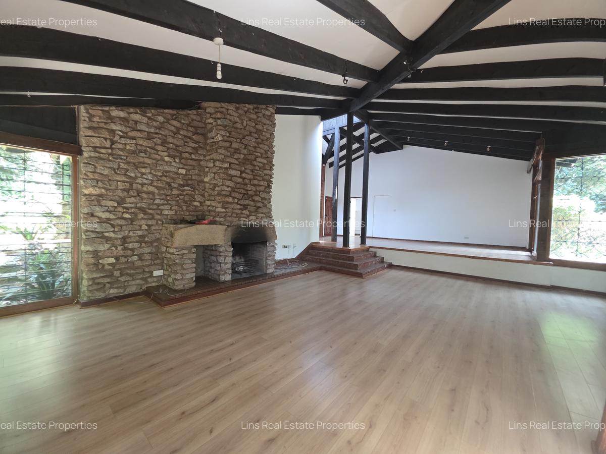 4 Bed House with En Suite in Lake View - 11