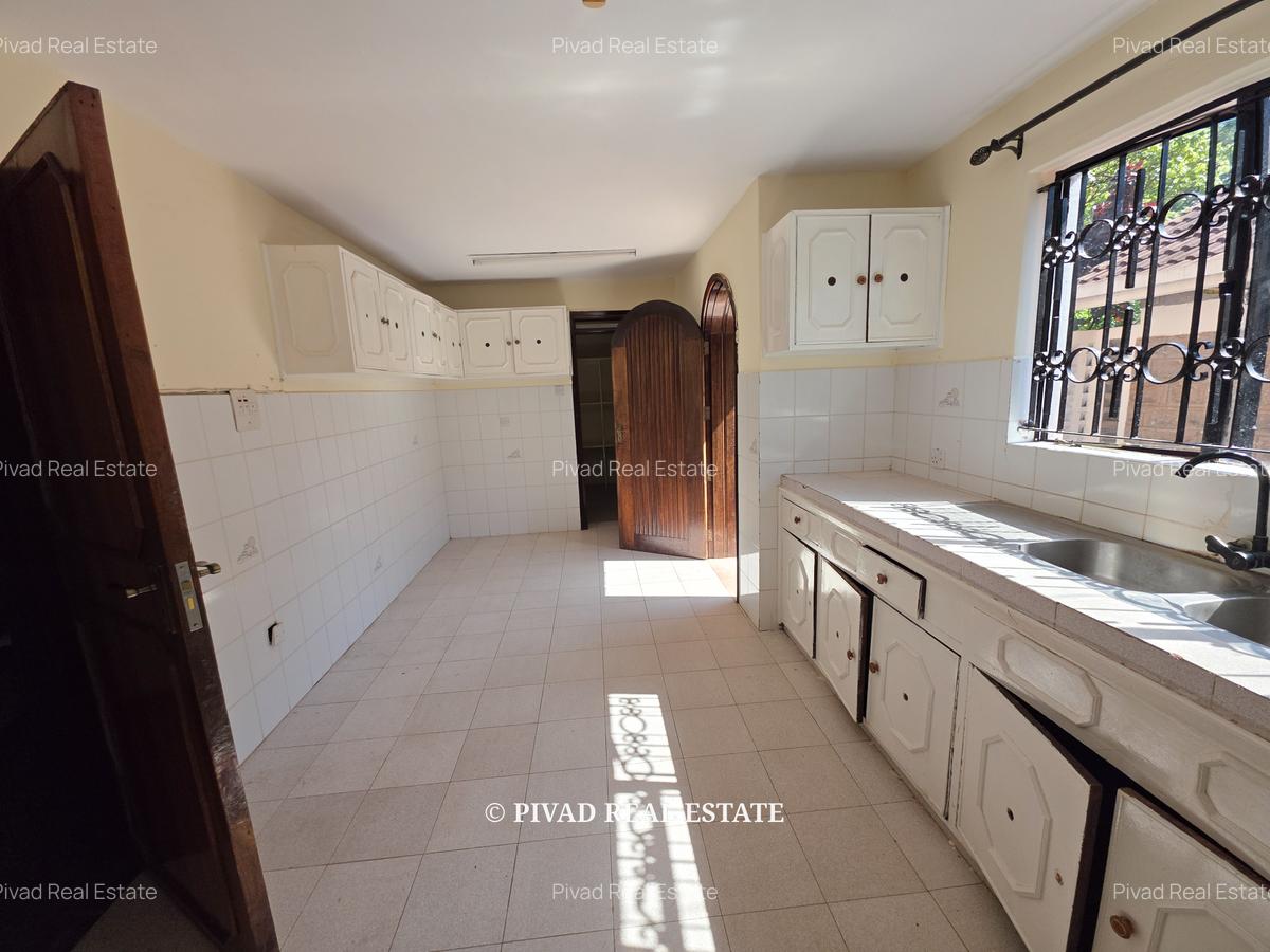 5 Bed House with Garden in Runda - 11