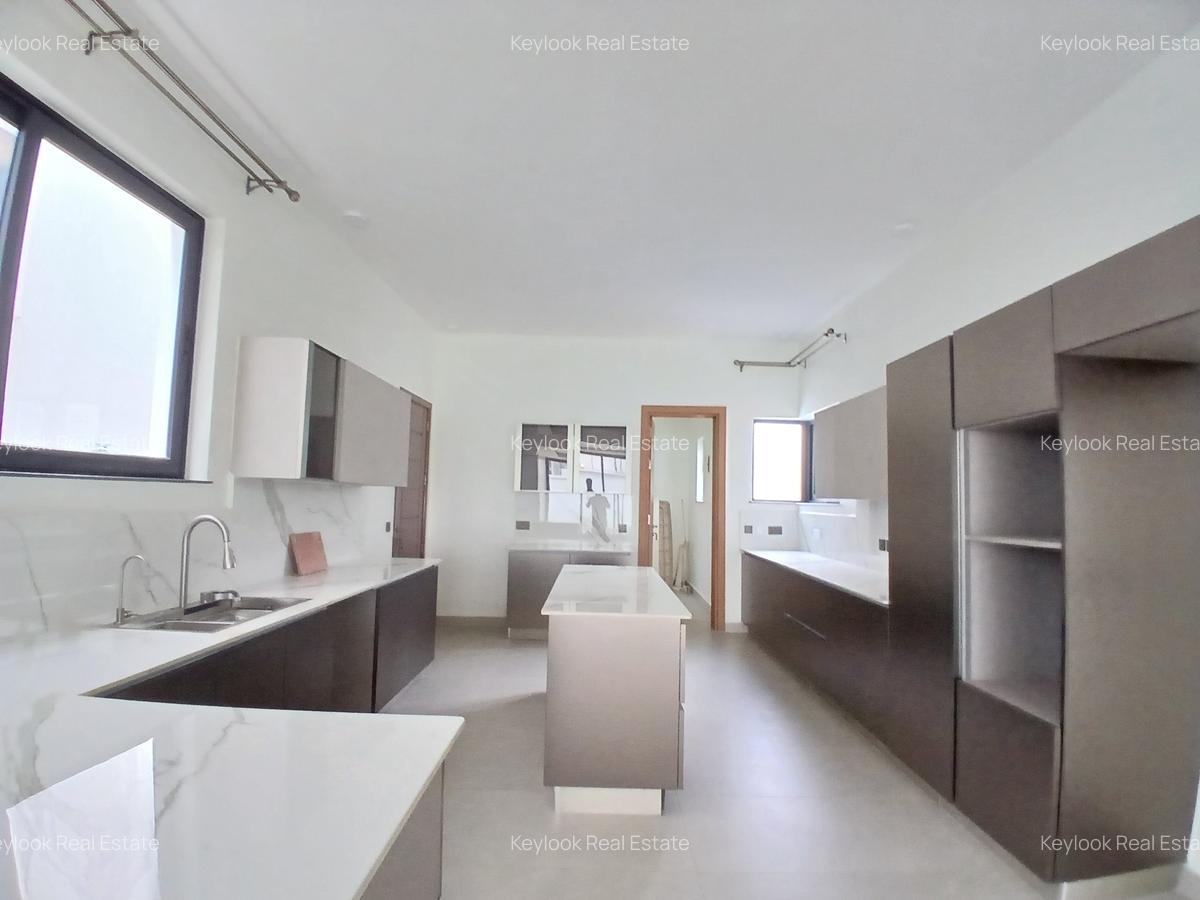 5 Bed Townhouse with En Suite at Lavington Green - 16