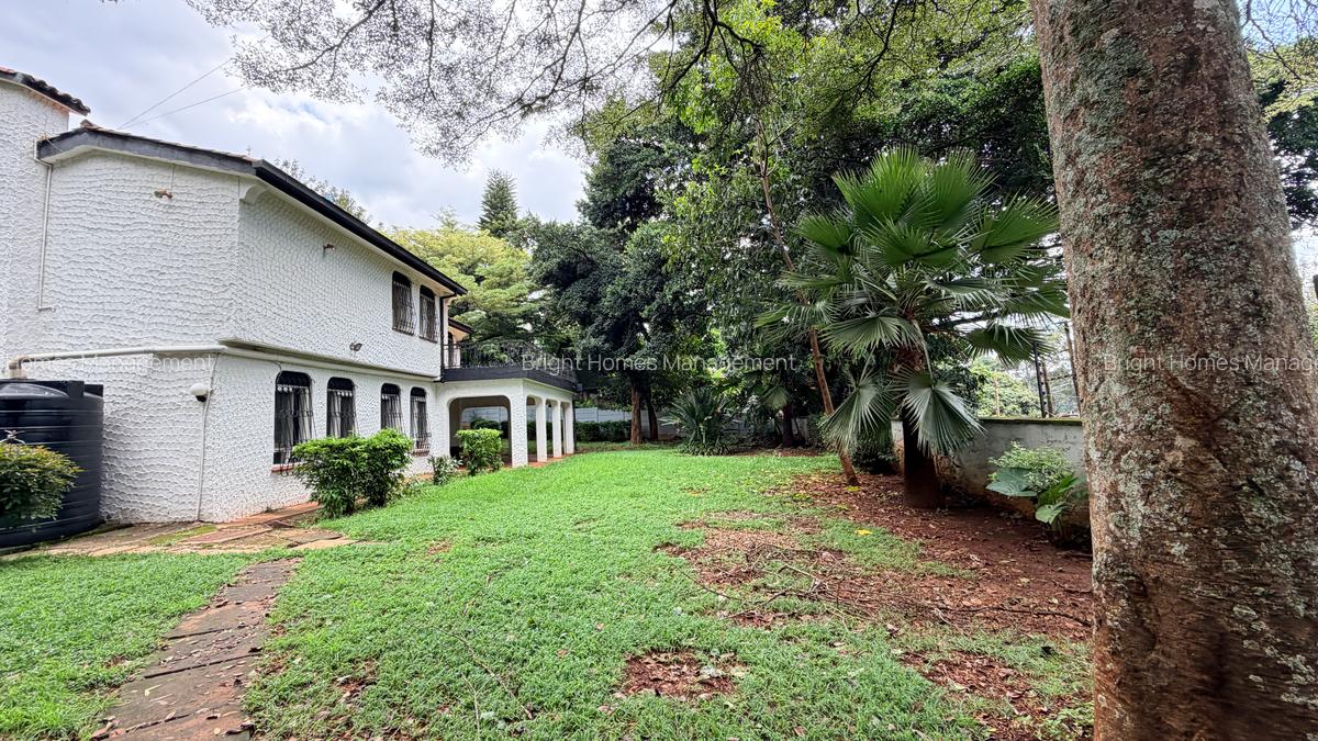 4 Bed Villa with En Suite in Hill View - 2