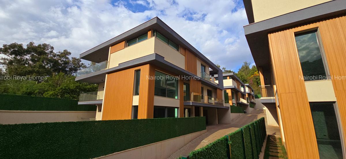 5 Bed House with En Suite at Lavington Convent Drive - 4