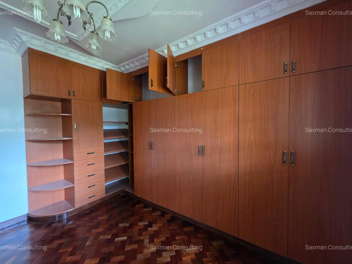 4 Bed House with En Suite in Runda - 18