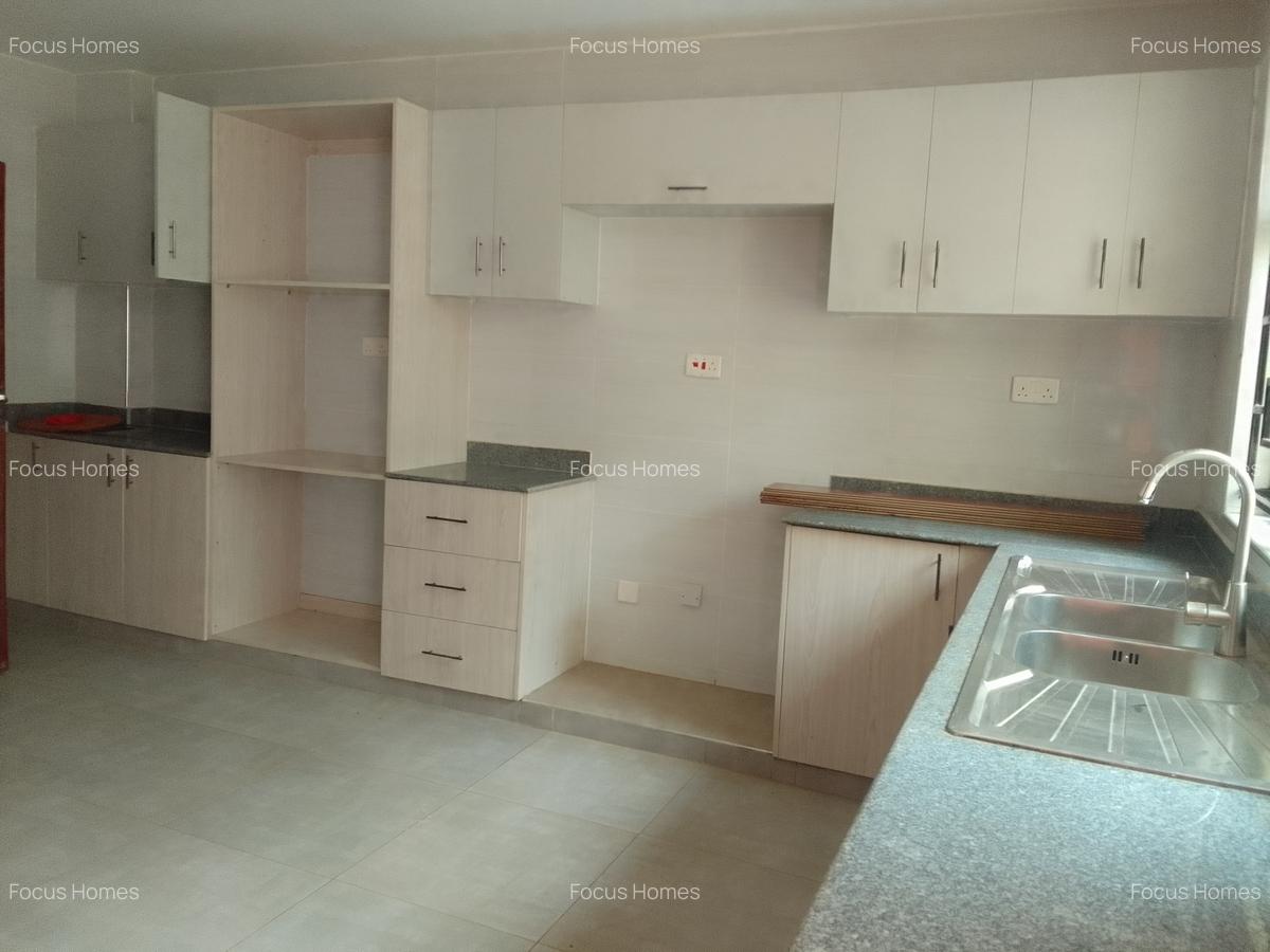 5 Bed Townhouse with En Suite in Lavington - 17