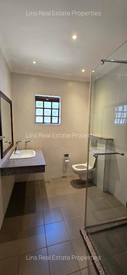 4 Bed Townhouse with En Suite in Spring Valley - 12