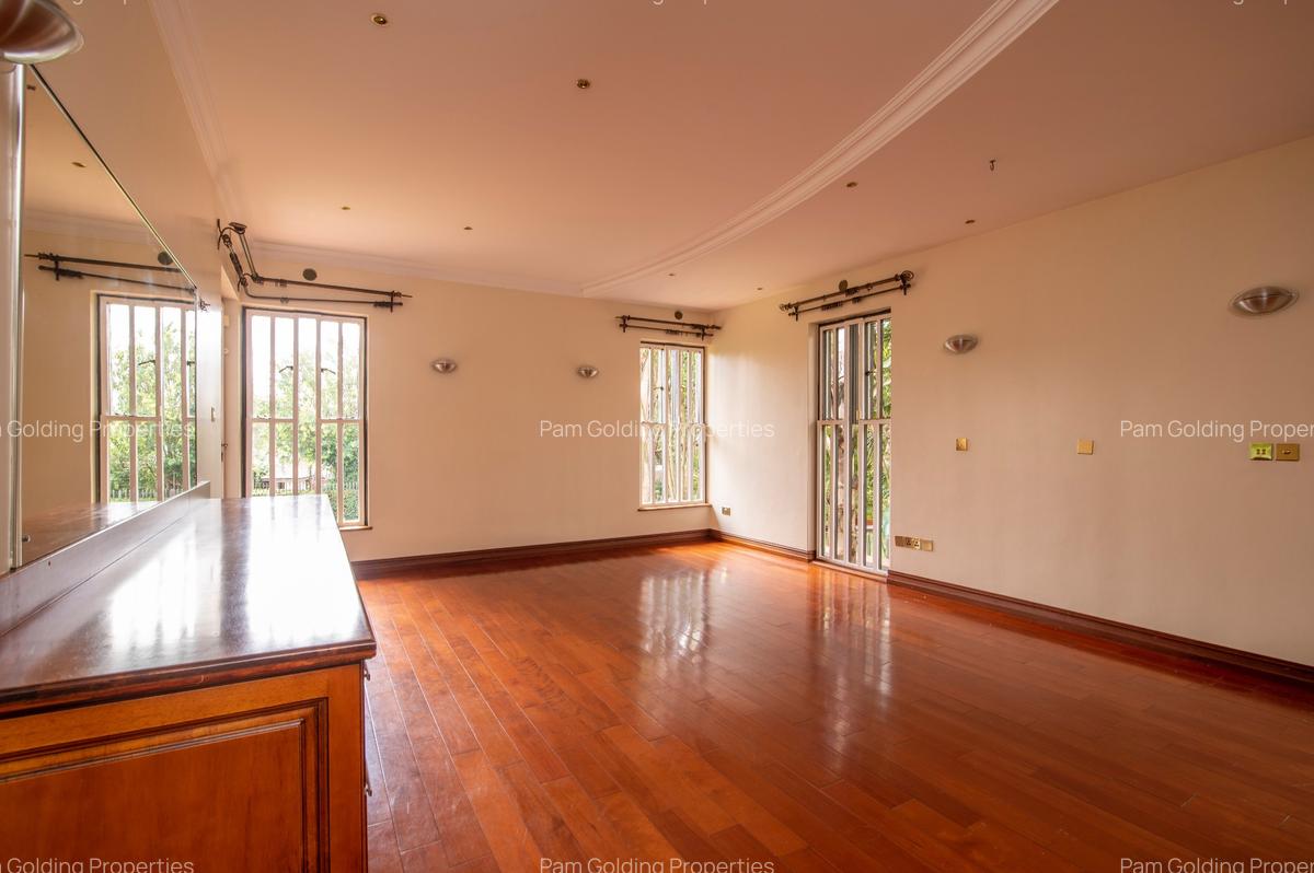 5 Bed House with En Suite in Runda - 13