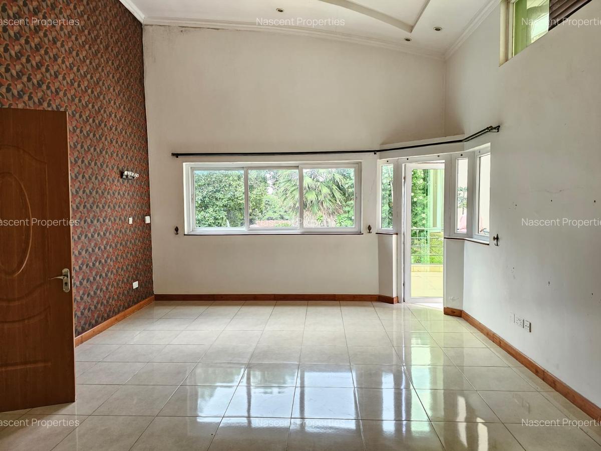 4 Bed Townhouse with En Suite in Riverside - 13